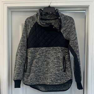 Abercrombie & Fitch: Women’s Gray and Black Women's Sweater with quilted detail